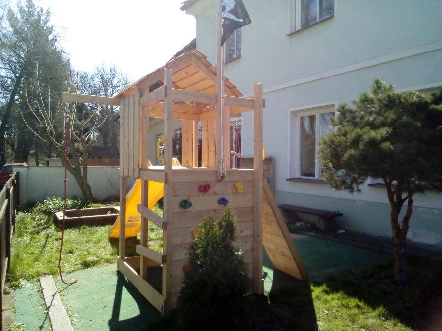 Dětské hřiště Monkey´s Home Malý pirát JOE s červenou skluzavkou