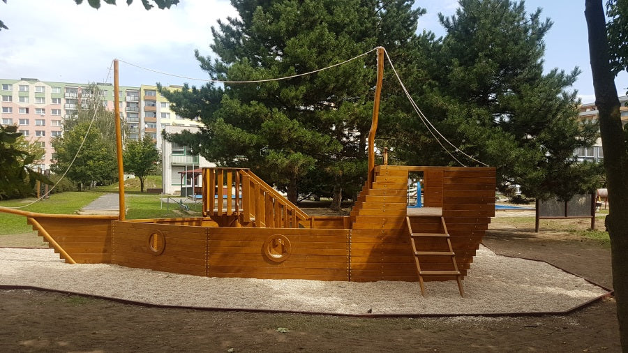 Herní sestava Loď Korzár z akátu